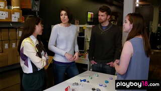 Һәвәскәр трах вчетвером белән ач милф домохозяйками