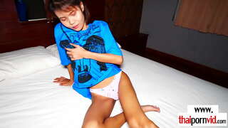 Maer bunette, amateur asiër bargirl ry op&#039;n europese piel