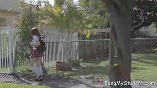 Jong Maagd Mis Klas Te Naai Haar Kêrel