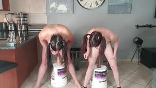 2 nudus parva titted pigtailed sluts utrumque facere dildo recumbo irrumabo provocare simul | dildo ride