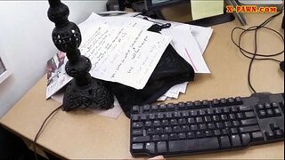 Dude het'n ooreenkoms met warm besigheid vrou vir haar geld te hê