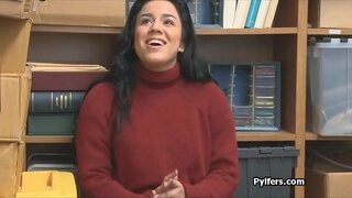 Kurwes Latyns dief busted en fucked deur horny wag