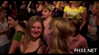 Die hoere skree in ekstase van wilde groep seks met kelners Die hoere skree in ekstase van wilde groep seks met kelners