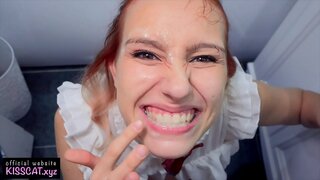 Трах ў твар Глыбокая глотка для маладой Красуні і сперма на Зубах для Чысткі