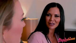 החורגת מראה הבת איך לעשות סקס לסבי